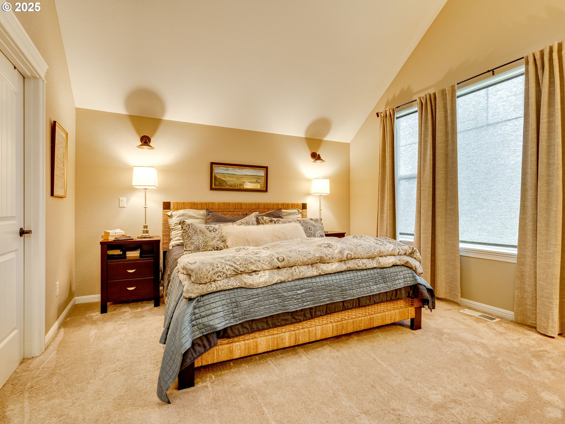 8581 Southeast 19th Avenue Portland, OR 97202 - Photo 20 of 39 a spacious bedroom with a bed and a window