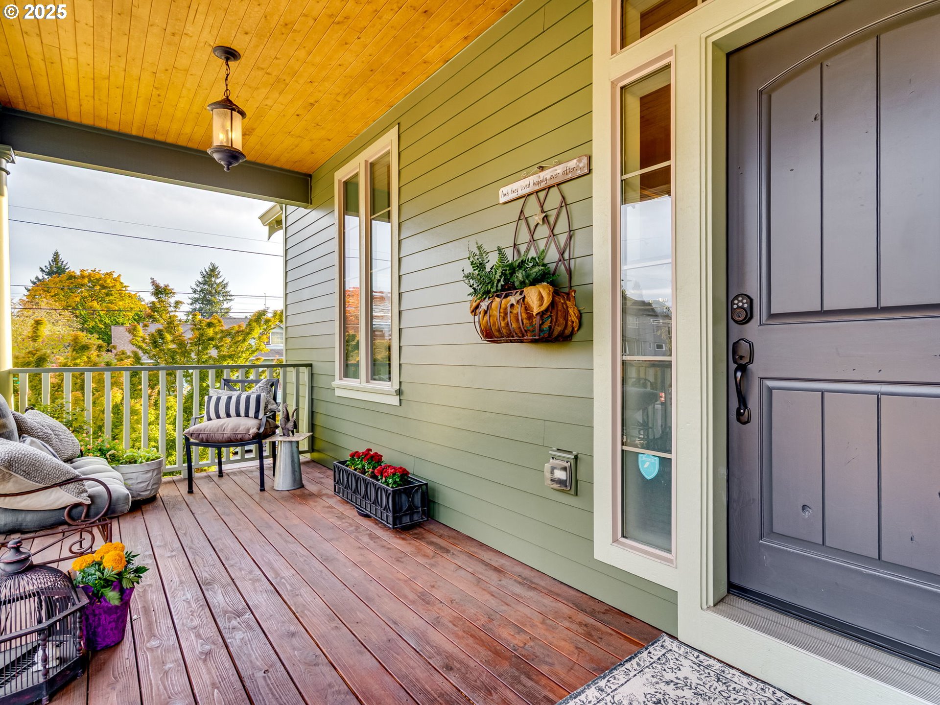 8581 Southeast 19th Avenue Portland, OR 97202 - Photo 3 of 39 a view of a balcony with chairs