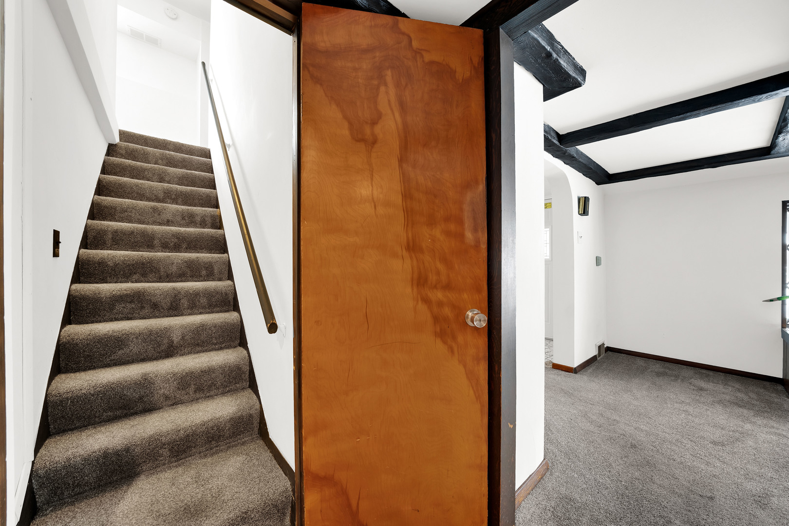 541 Charles Street Aurora, IL 60506 - Photo 25 of 38 a view of an entryway