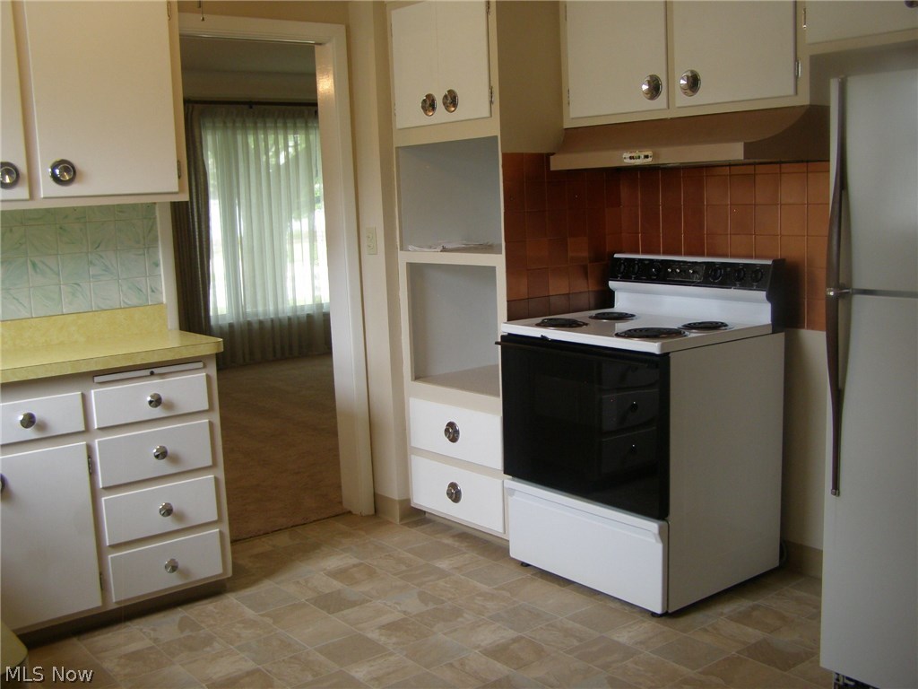 1787 Bellingham Road Cleveland, OH 44124 - Photo 17 of 21