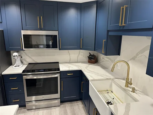 $3,000 | 808 3rd Avenue West, Unit 701, Bradenton, FL 34205