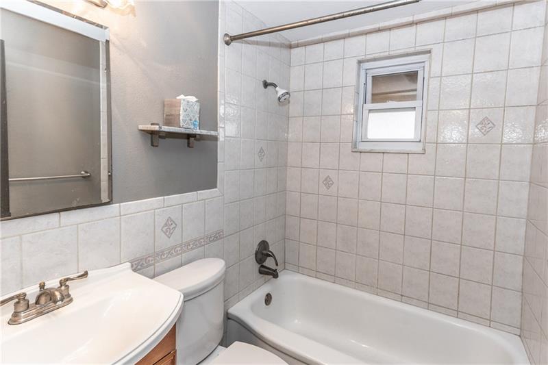 929 Mifflinridge Road Pittsburgh, PA 15207 - Photo 15 of 25 Gallery Image 15