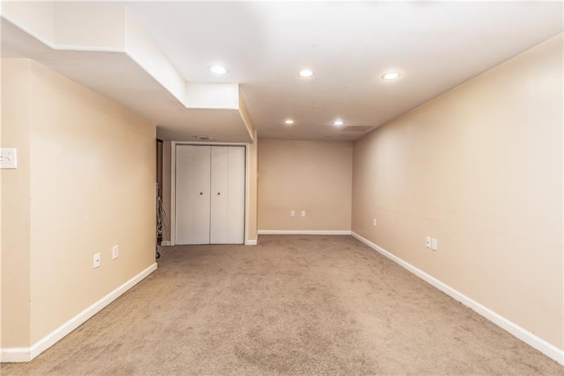 929 Mifflinridge Road Pittsburgh, PA 15207 - Photo 17 of 25 Gallery Image 17