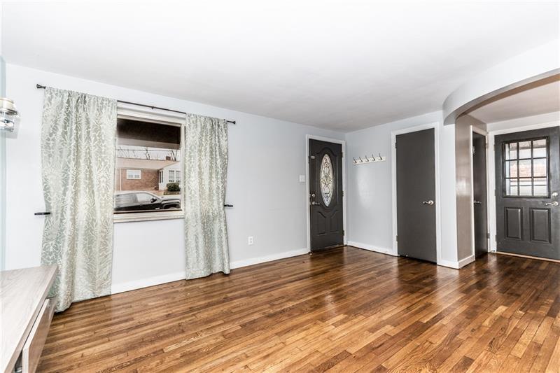 929 Mifflinridge Road Pittsburgh, PA 15207 - Photo 5 of 25 Gallery Image 5