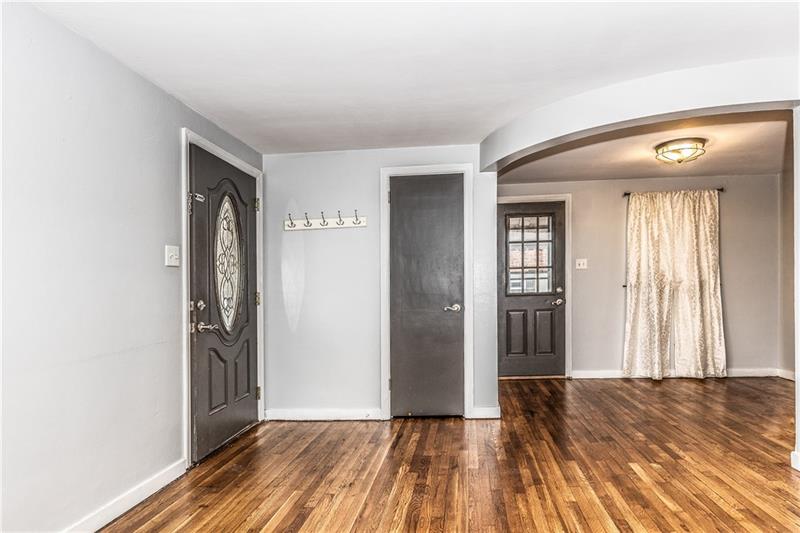 929 Mifflinridge Road Pittsburgh, PA 15207 - Photo 6 of 25 Gallery Image 6