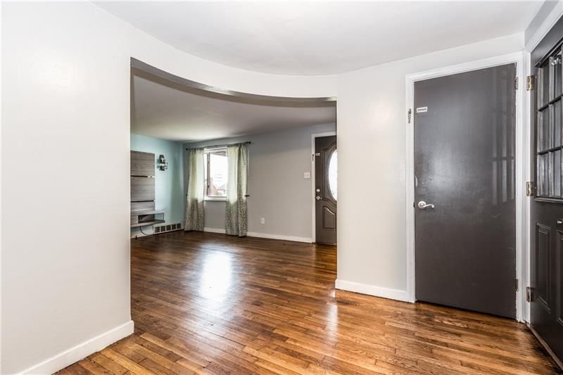 929 Mifflinridge Road Pittsburgh, PA 15207 - Photo 7 of 25 Gallery Image 7