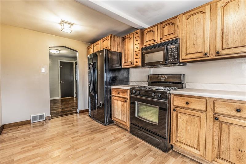 929 Mifflinridge Road Pittsburgh, PA 15207 - Photo 8 of 25 Gallery Image 8