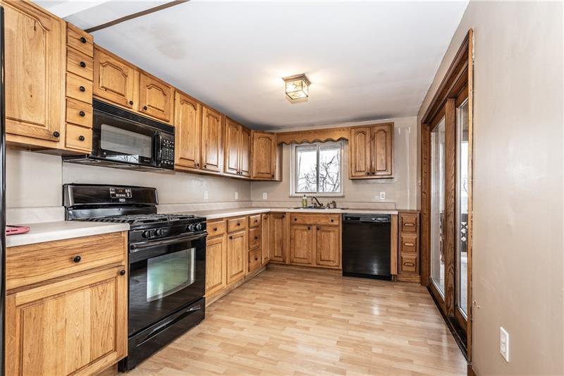 929 Mifflinridge Road Pittsburgh, PA 15207 - Photo 10 of 25 Gallery Image 10