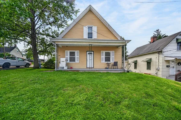 $189,900 | 201 Walker Avenue, Aurora, IN 47001