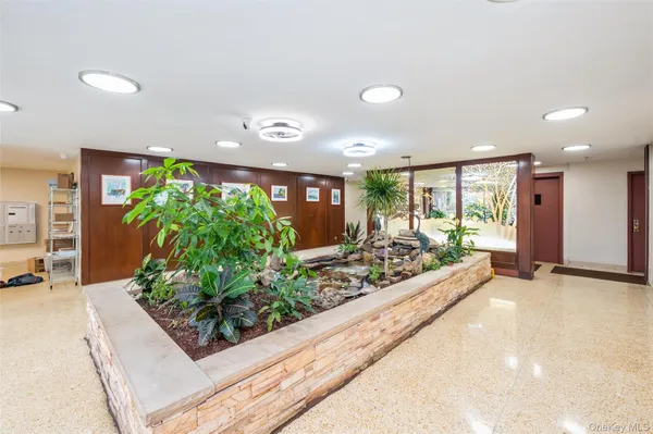 $270,000 | 110 Brooklyn Avenue, Unit 3Z, Freeport, NY 11520