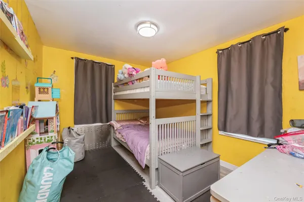 $270,000 | 110 Brooklyn Avenue, Unit 3Z, Freeport, NY 11520