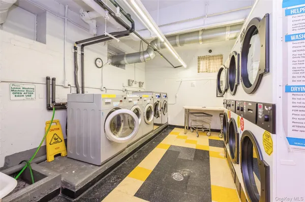 $270,000 | 110 Brooklyn Avenue, Unit 3Z, Freeport, NY 11520