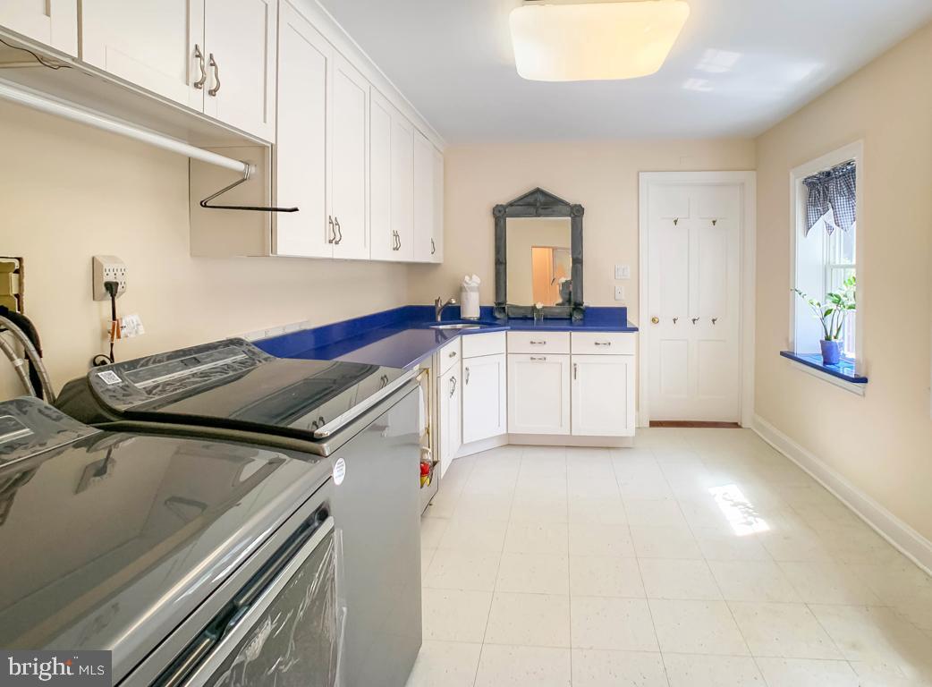 1936 Paper Mill Road Huntingdon Valley, PA 19006 - Photo 31 of 60 1st floor Laundry room