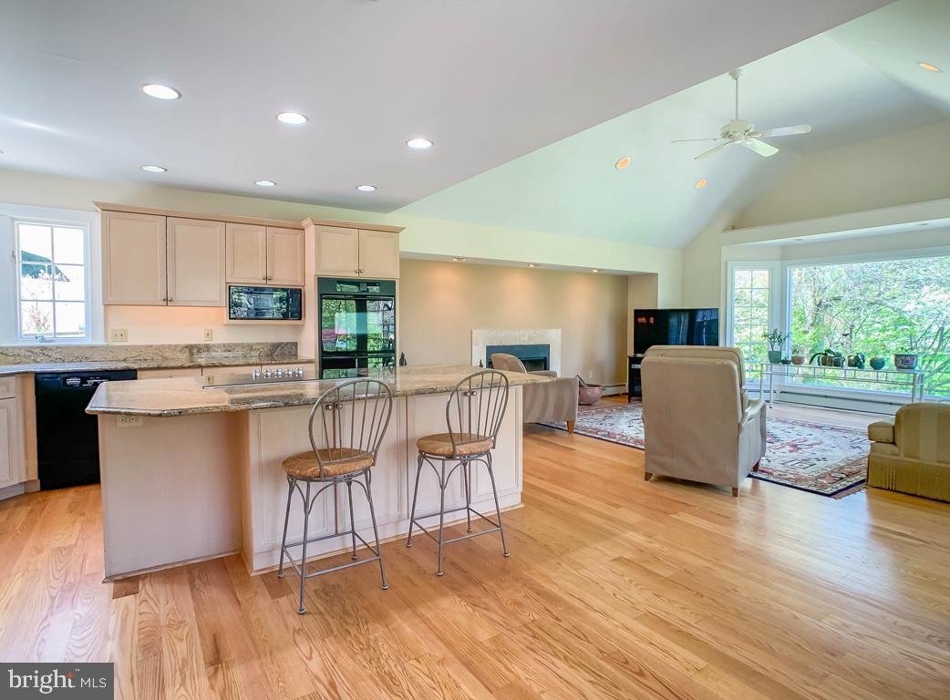 1936 Paper Mill Road Huntingdon Valley, PA 19006 - Photo 9 of 60 Island seats 2-4 people