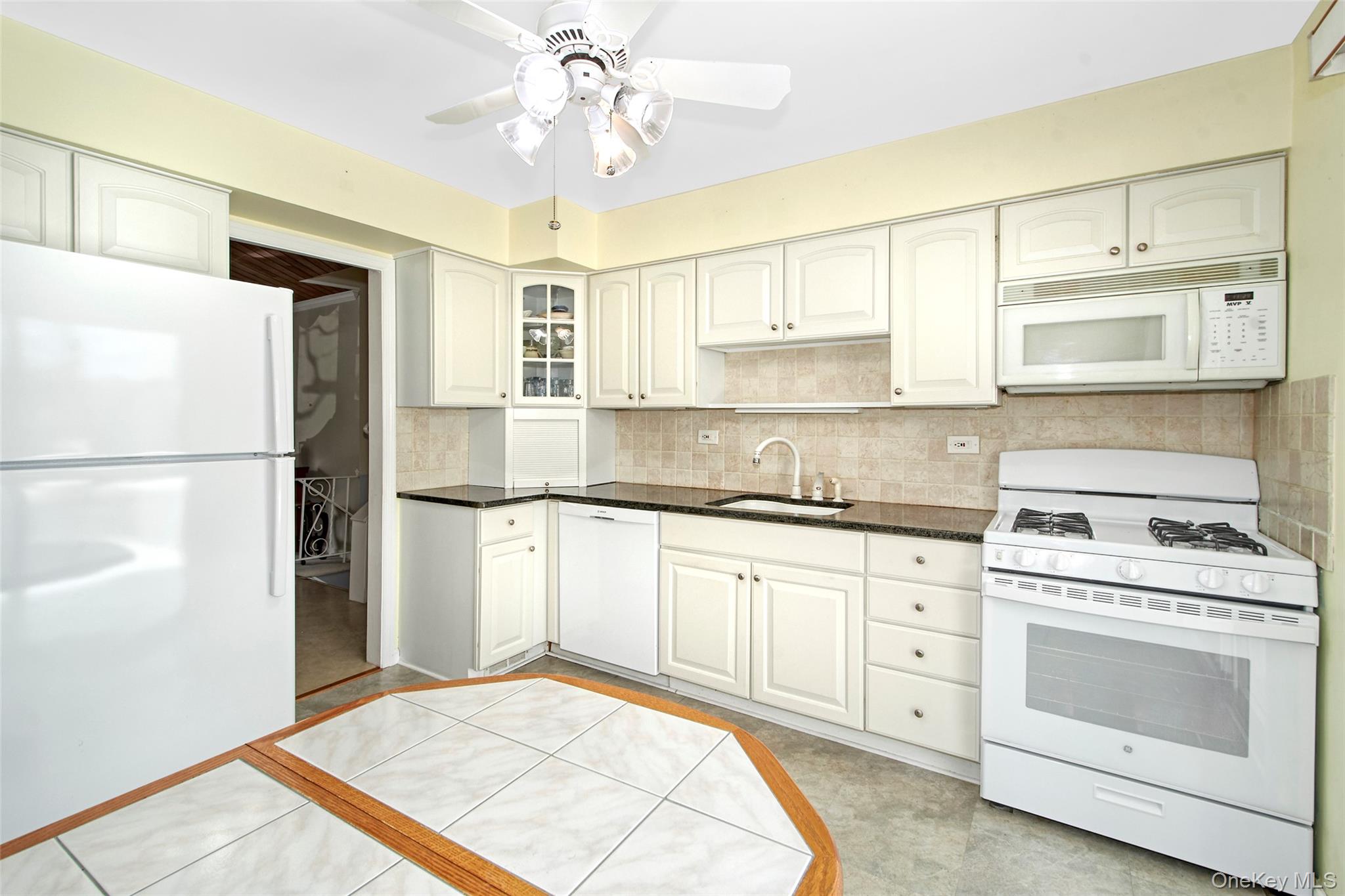 107 Parkview Road Elmsford, NY 10523 - Photo 3 of 25