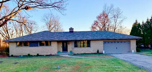 $3,900 | 11 Woodridge Drive, Oak Brook, IL 60523