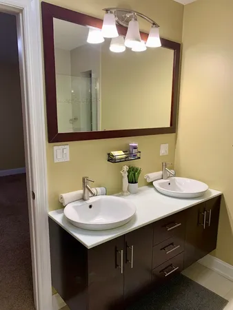 $3,900 | 11 Woodridge Drive, Oak Brook, IL 60523