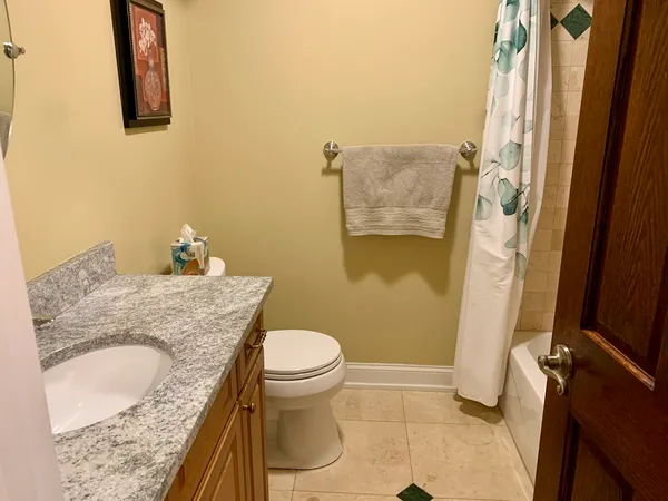 $3,900 | 11 Woodridge Drive, Oak Brook, IL 60523