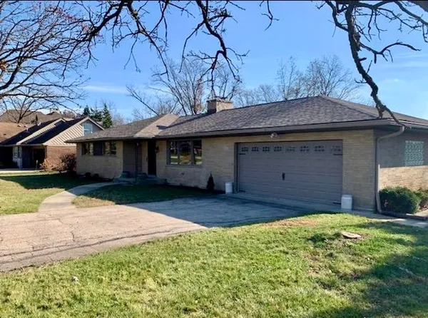 $3,900 | 11 Woodridge Drive, Oak Brook, IL 60523