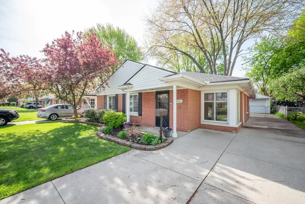 $249,000 | 28465 North Clements Circle, Livonia, MI 48150