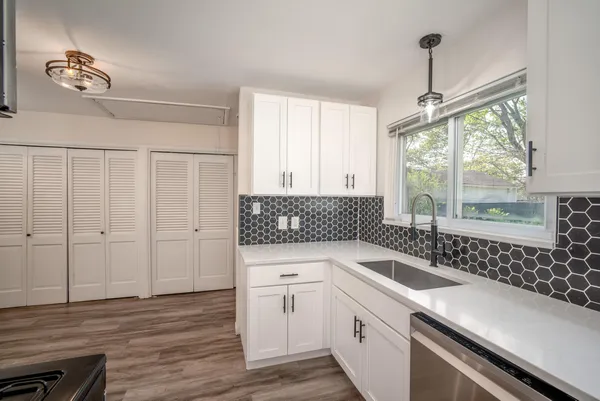$249,000 | 28465 North Clements Circle, Livonia, MI 48150