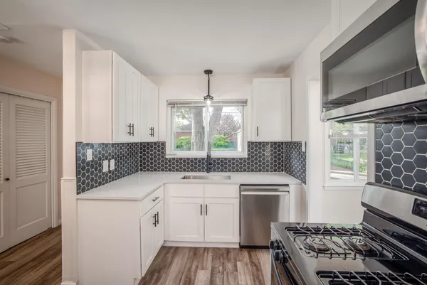$249,000 | 28465 North Clements Circle, Livonia, MI 48150