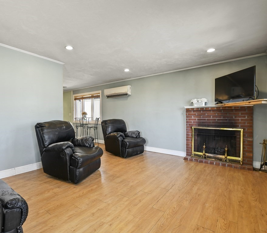 67 Upton Road Waltham, MA 02452 - Photo 3 of 23