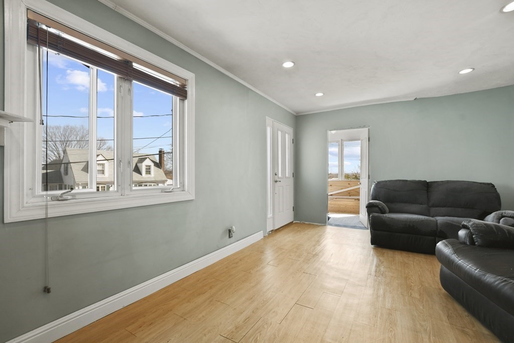 67 Upton Road Waltham, MA 02452 - Photo 4 of 23