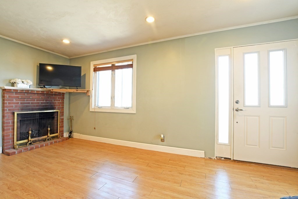 67 Upton Road Waltham, MA 02452 - Photo 5 of 23