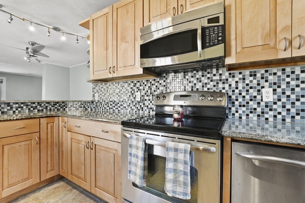 67 Upton Road Waltham, MA 02452 - Photo 7 of 23