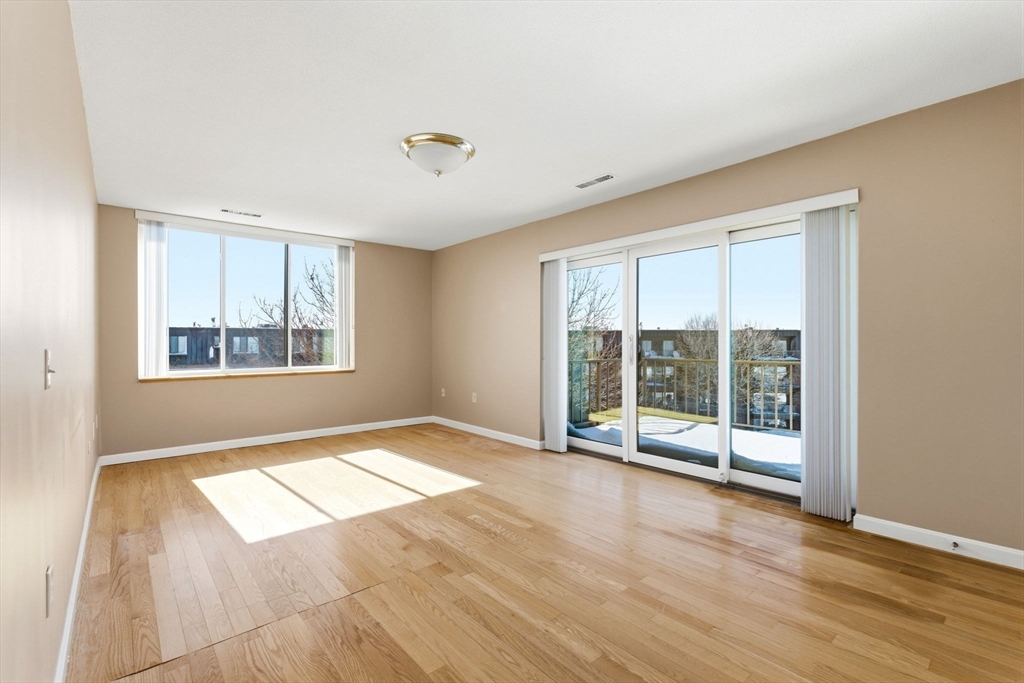 1006 Paradise Road, Unit PHO Swampscott, MA 01907 - Photo 5 of 16