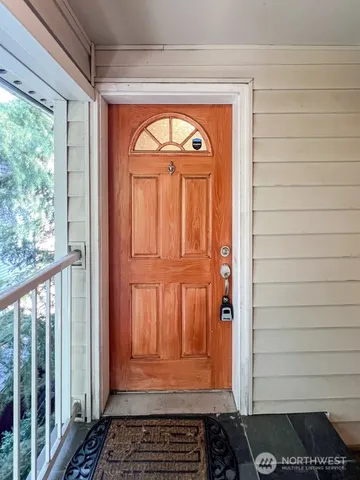 $2,400 | 633 Northwest 85th Street, Unit 301, Seattle, WA 98117