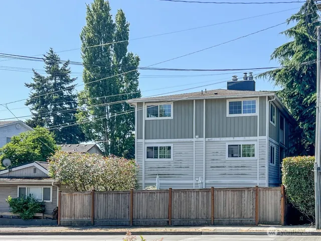 $2,400 | 633 Northwest 85th Street, Unit 301, Seattle, WA 98117