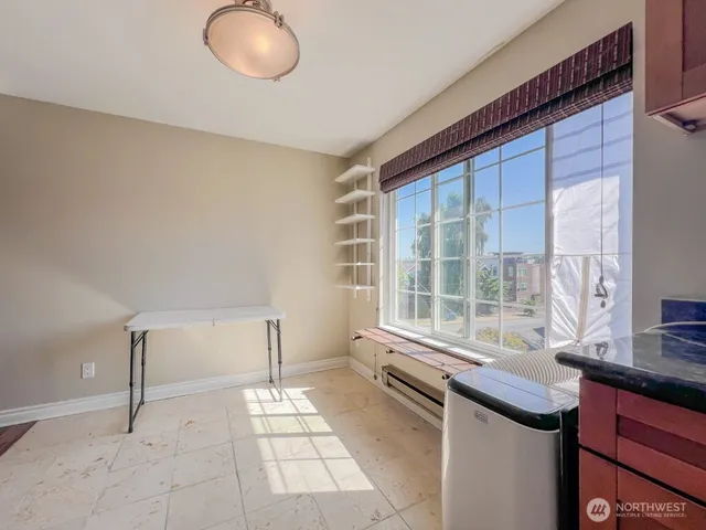 $2,400 | 633 Northwest 85th Street, Unit 301, Seattle, WA 98117