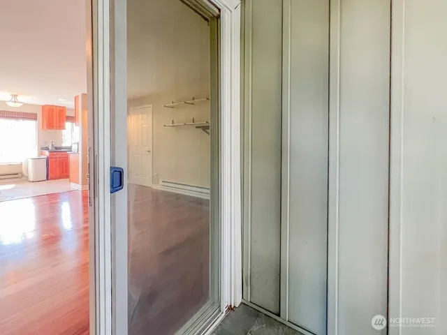 $2,400 | 633 Northwest 85th Street, Unit 301, Seattle, WA 98117