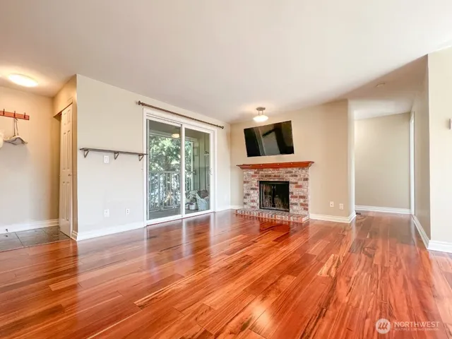 $2,400 | 633 Northwest 85th Street, Unit 301, Seattle, WA 98117