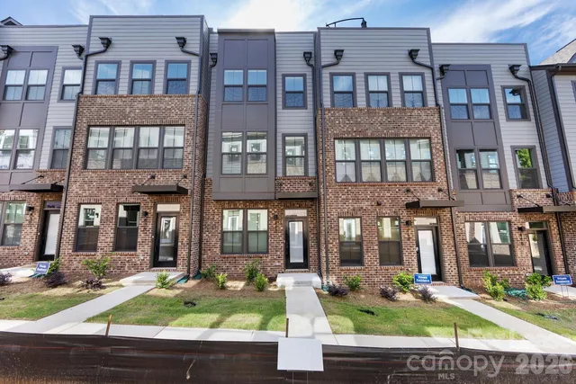 $2,650 | 440 Spearfield Lane, Charlotte, NC 28205