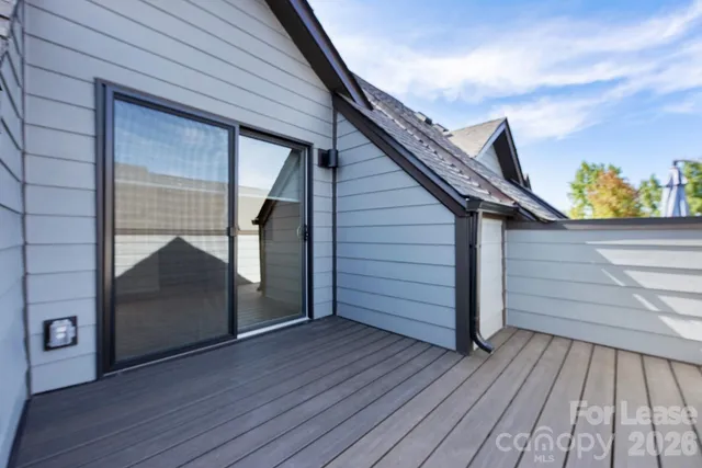 a view of an entryway of the house
