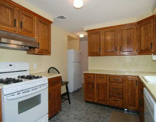 45 Killdeer Road Warwick, RI 02888 - Photo 3 of 8 Kitchen.
