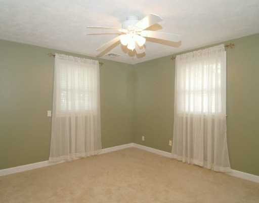 45 Killdeer Road Warwick, RI 02888 - Photo 5 of 8 Master Bedroom.
