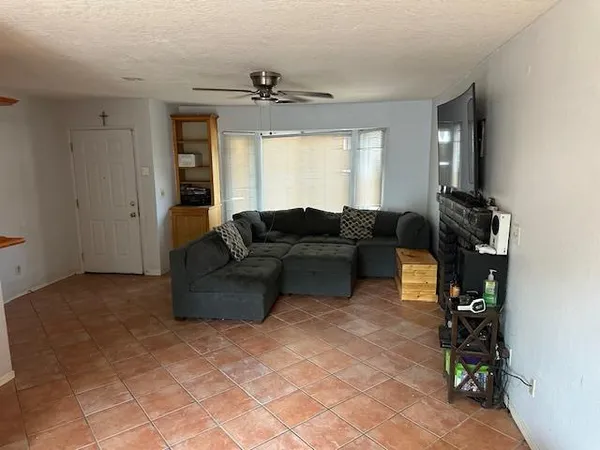 $325,000 | 3312 North Hanover Avenue, Fresno, CA 93722