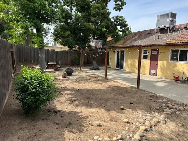 $325,000 | 3312 North Hanover Avenue, Fresno, CA 93722
