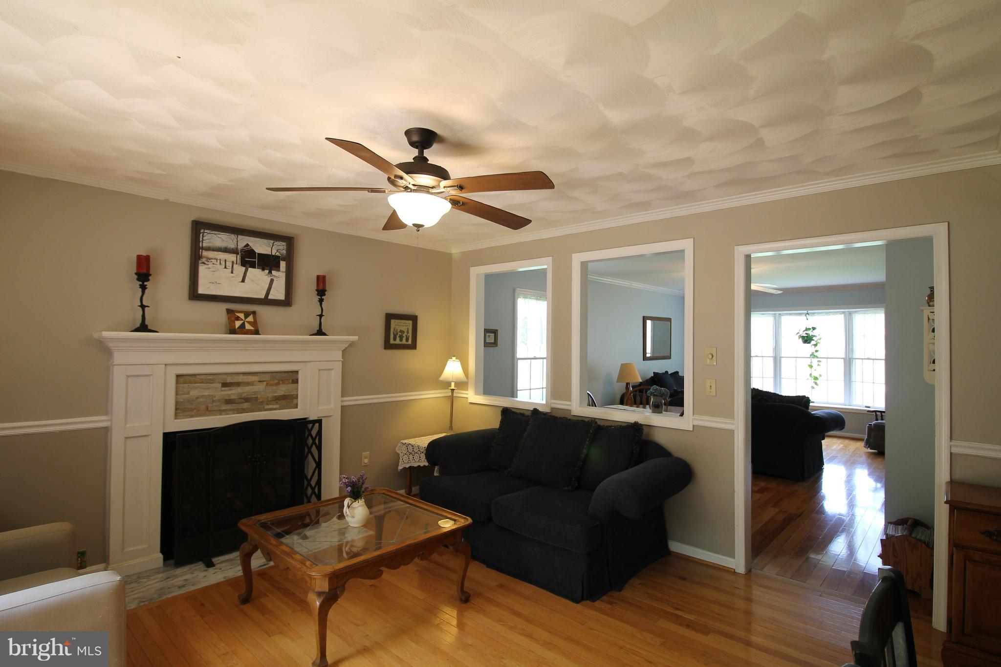 1527 Snug Harbor Road Shady Side, MD 20764 - Photo 8 of 30 Living Room