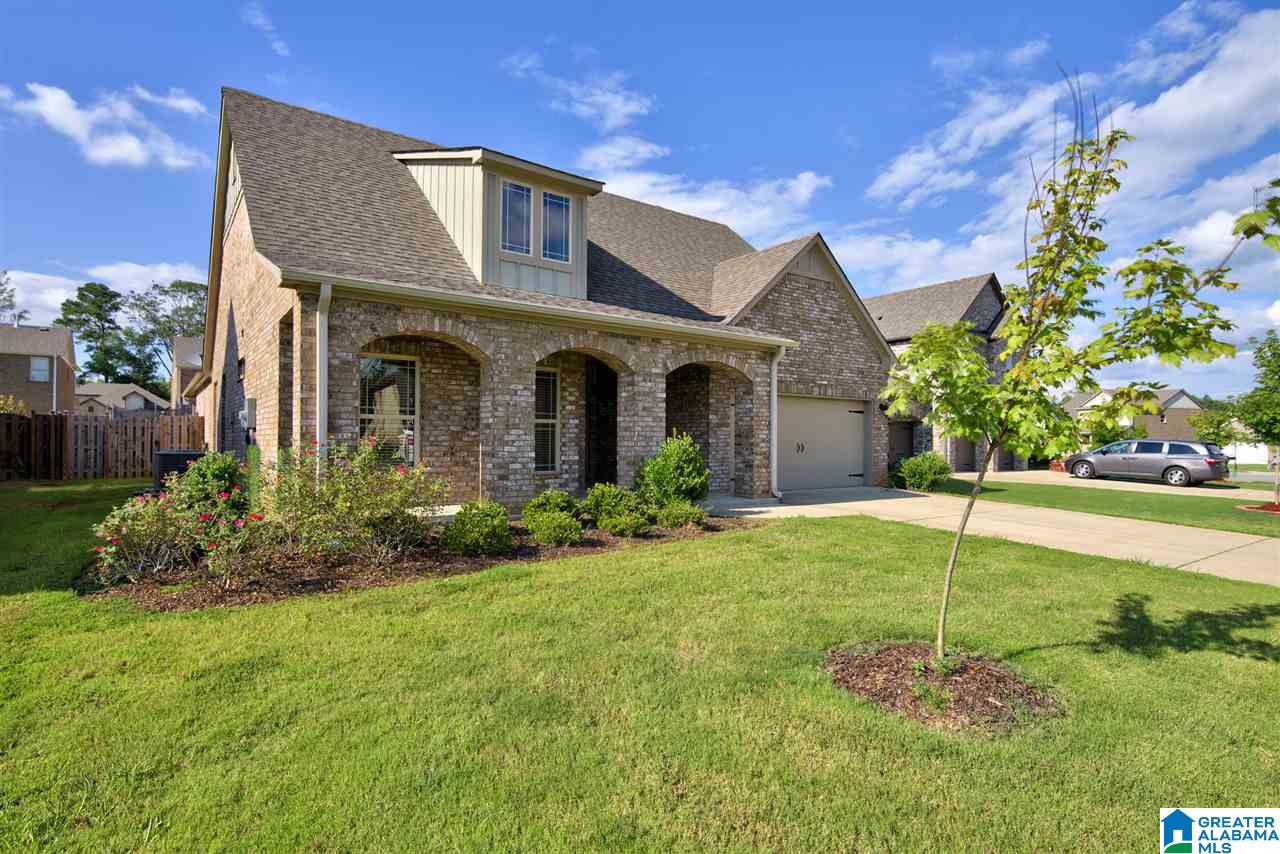351 Lacey Avenue Alabaster, AL 35114 - Photo 4 of 32