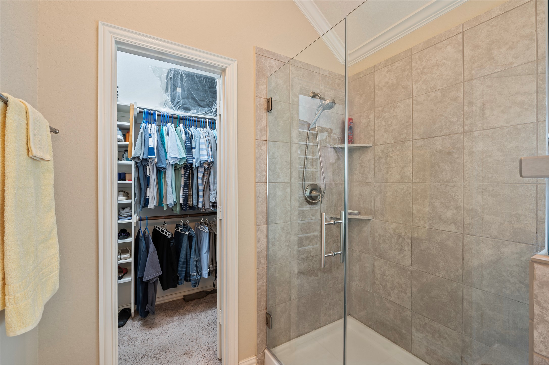 6822 Persea Ridge Lane Dickinson, TX 77539 - Photo 18 of 37 Primary Bedroom Closet which is very long, giving you plenty of room