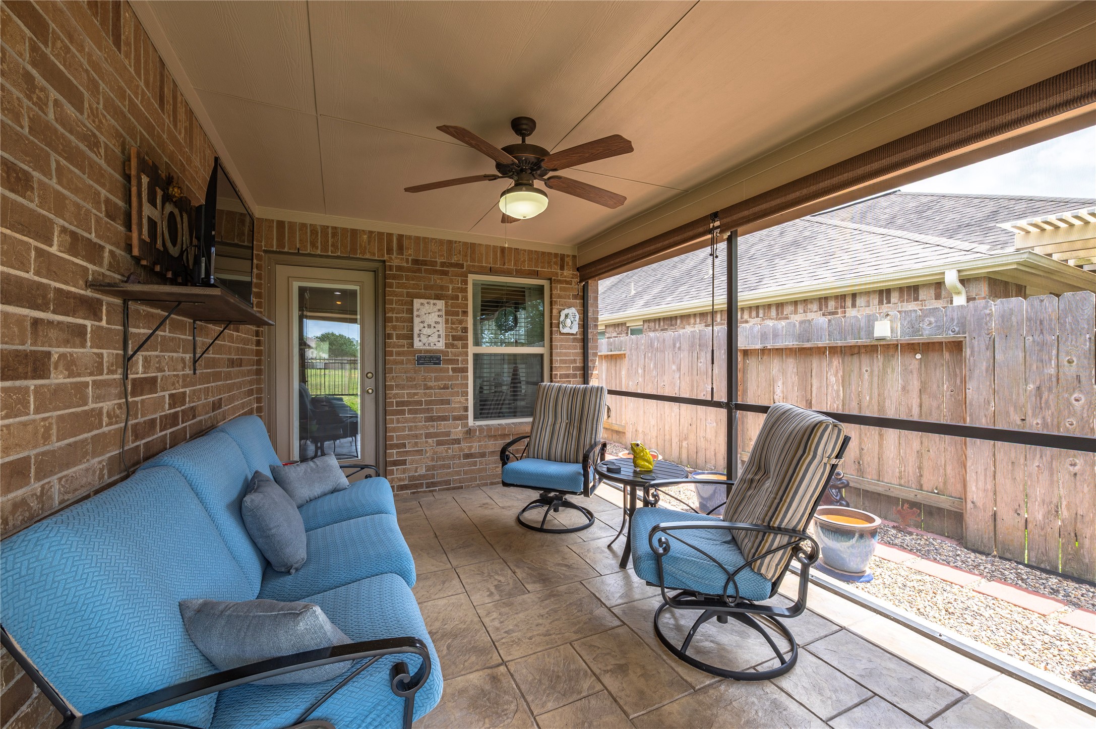 6822 Persea Ridge Lane Dickinson, TX 77539 - Photo 28 of 37 Outside patio showing back entry door