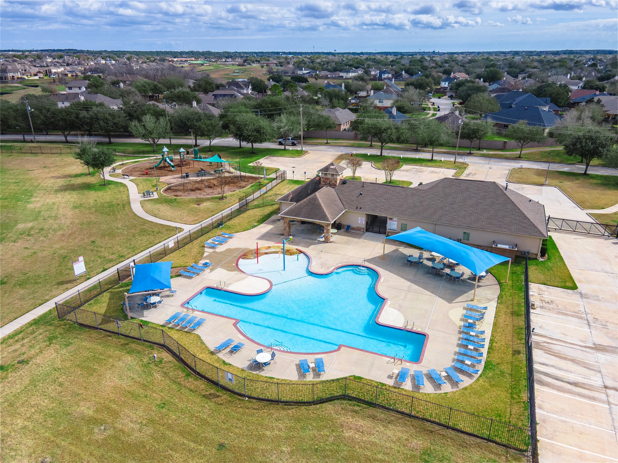 6822 Persea Ridge Lane Dickinson, TX 77539 - Photo 37 of 37 Community pool and park area
