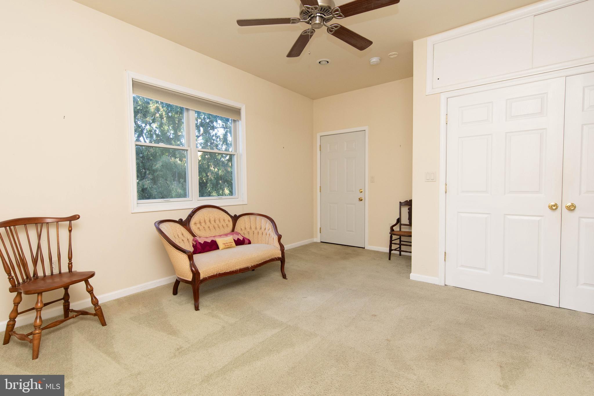 85 Manor Place Oreland, PA 19075 - Photo 11 of 22 a living room with furniture