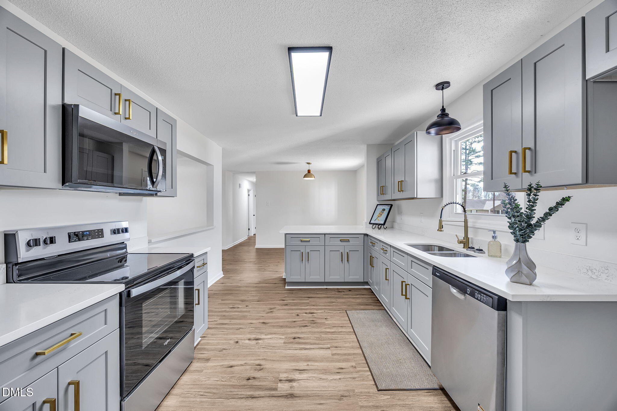 601 Crestview Drive Durham, NC 27712 - Photo 5 of 34 10-web-or-mls-9L1A7777