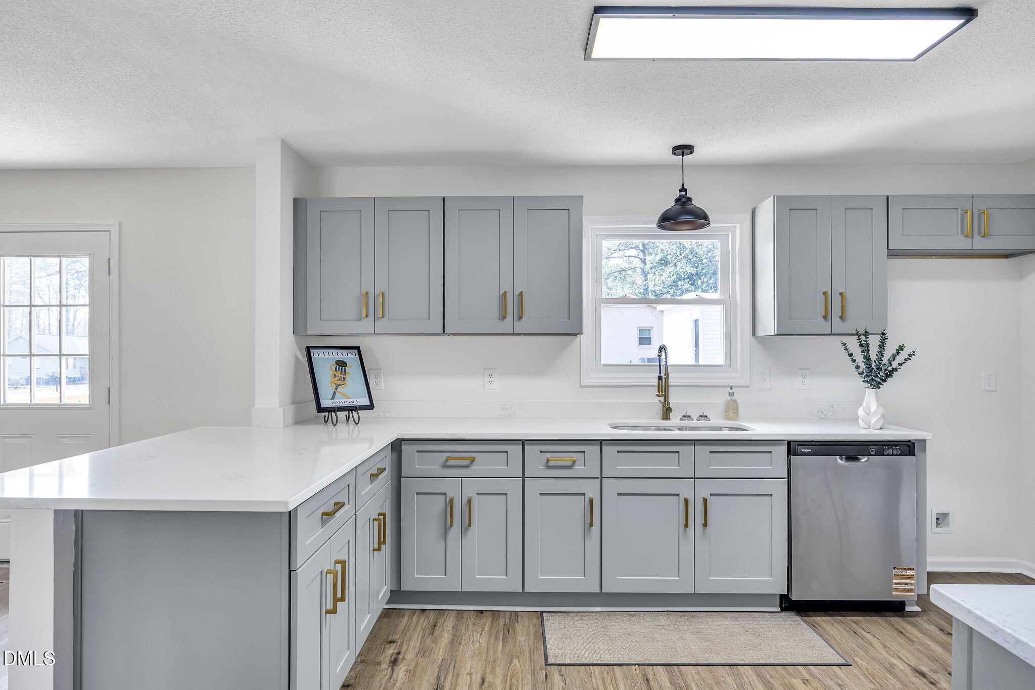 601 Crestview Drive Durham, NC 27712 - Photo 6 of 34 8-web-or-mls-9L1A7759